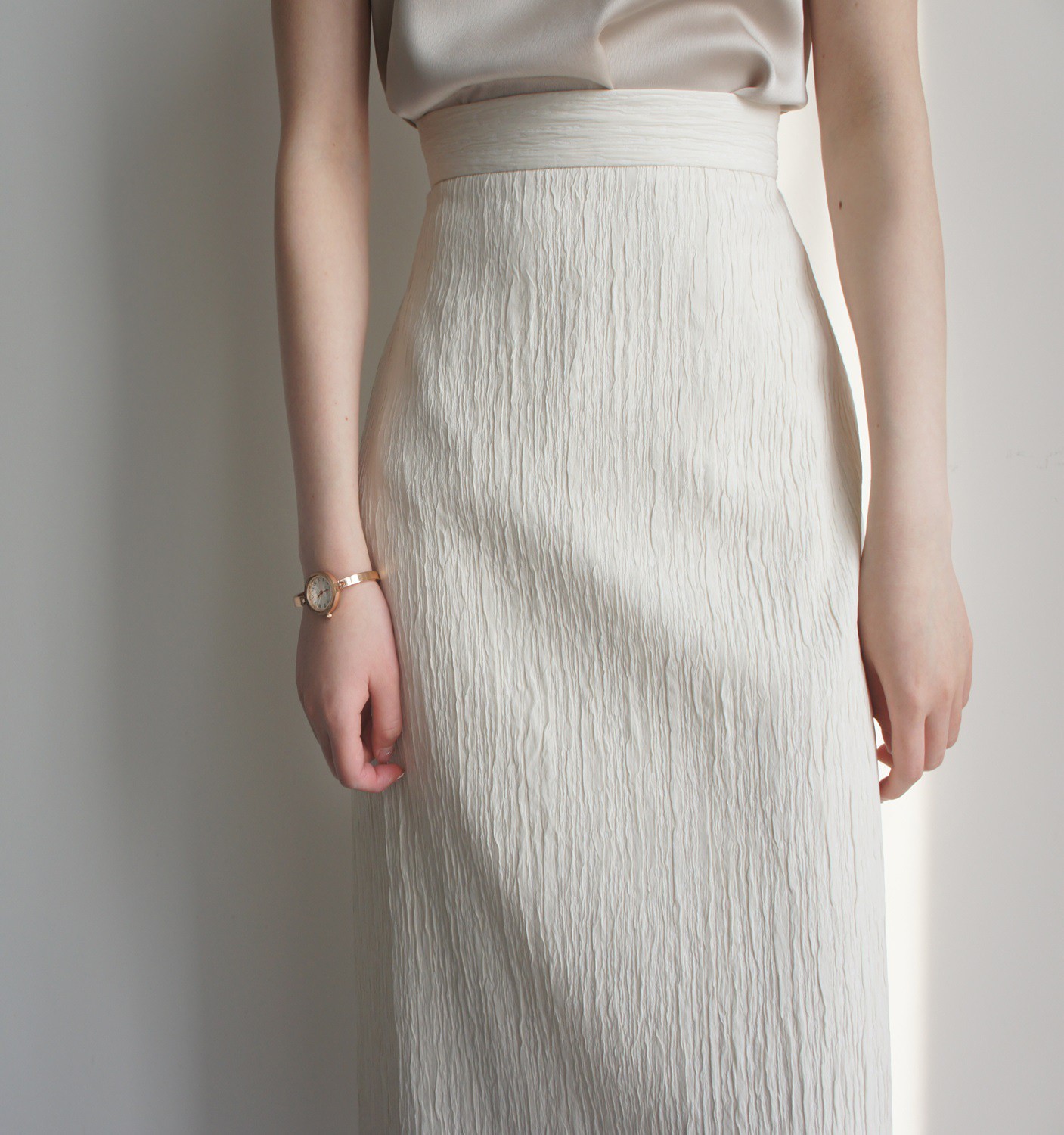 Vertical Wrinkle Three-dimensional Texture High Waist Knee-length Back Slit Skirt Beige