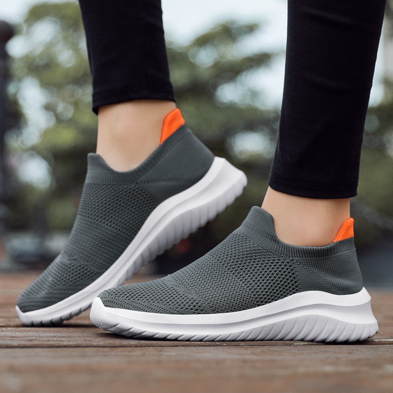 Couple Models Lightweight Running Shoes Slip On Spring And Summer Sneakers Slip On Canvas Shoes