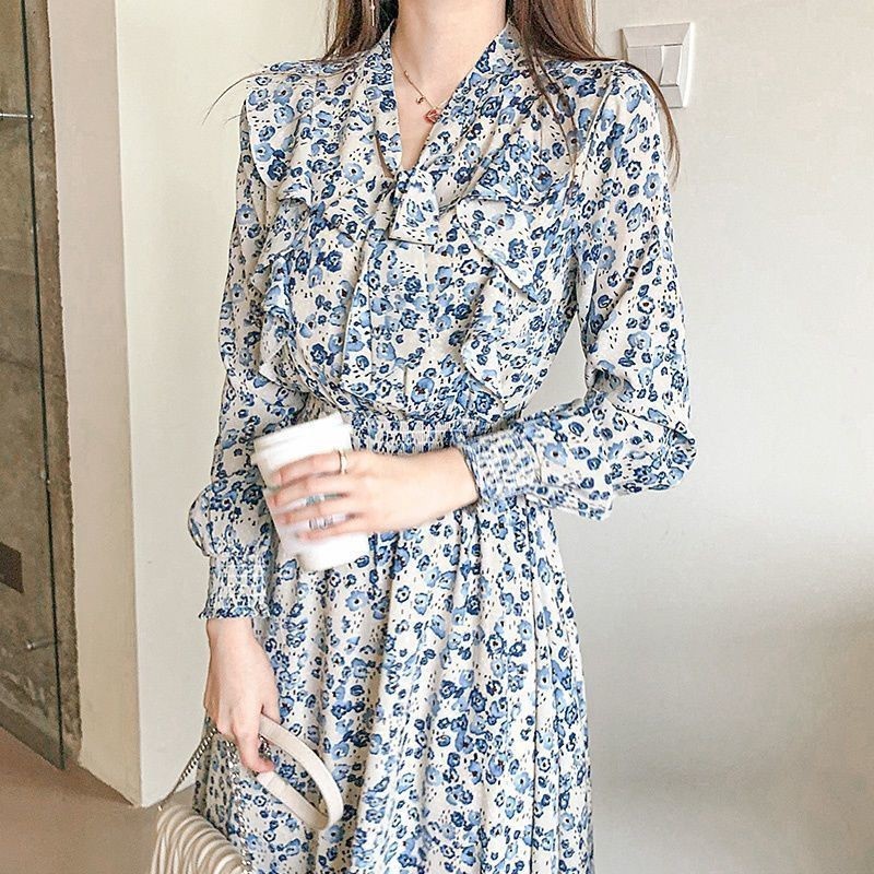 Light-colored Floral Korean Style Long-sleeved Dress